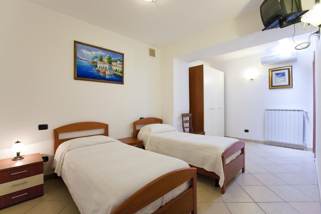 Olga'S Residence Relais Nerano Rum bild