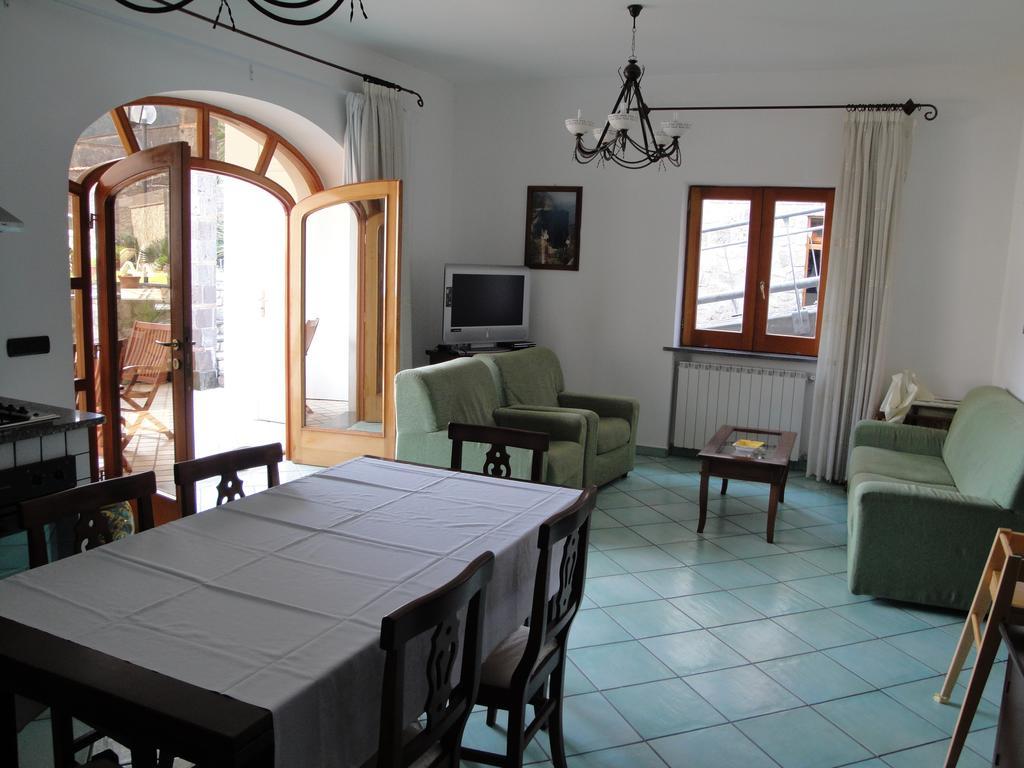 Olga'S Residence Relais Nerano Rum bild