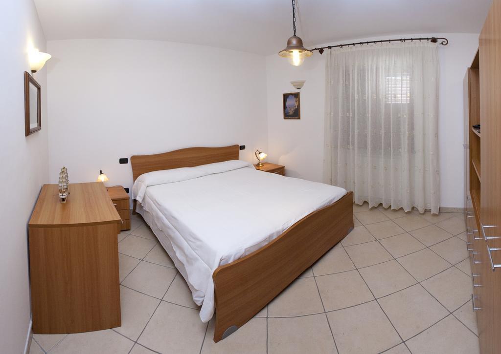 Olga'S Residence Relais Nerano Rum bild
